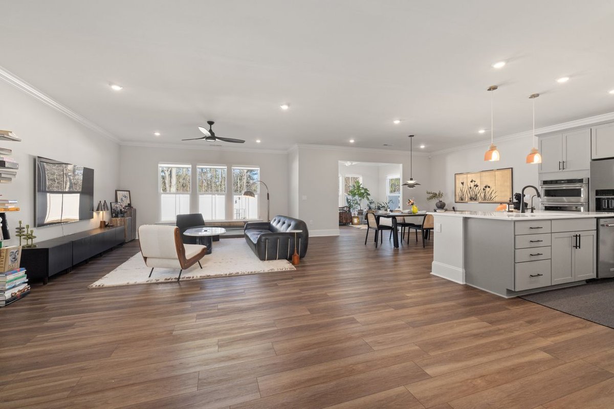 an open space house with the kitchen and receiving room combined