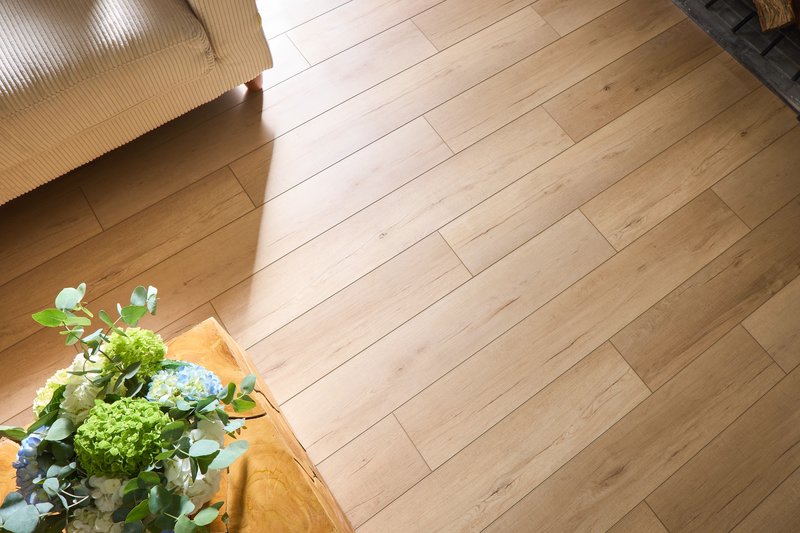 UV012_00761_Grab_MAIN_1221